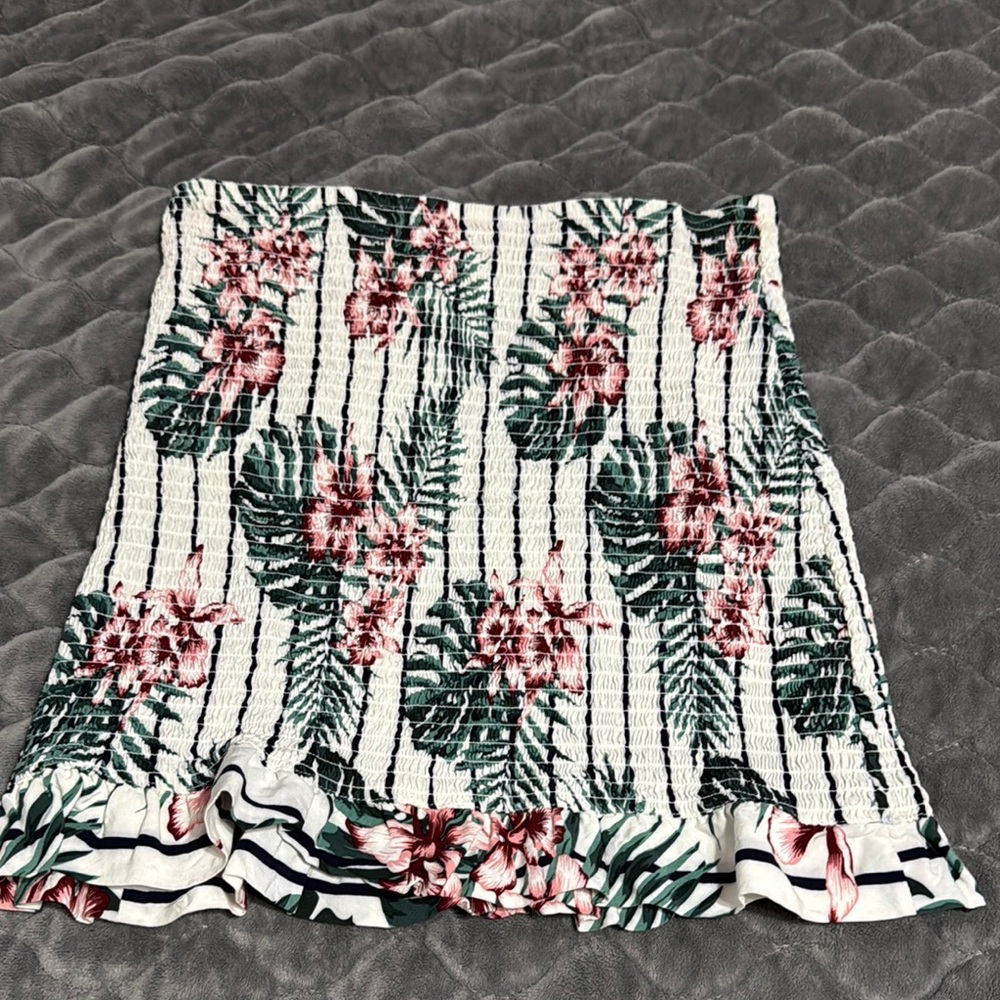Guess White and Pink Ruffled Mini Pencil Skirt